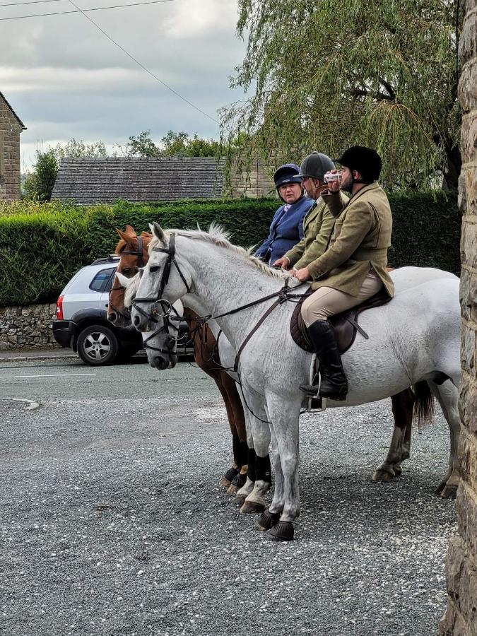 Peak District, The Greyhound Inn, Warslow Circa 1750 Esterno foto